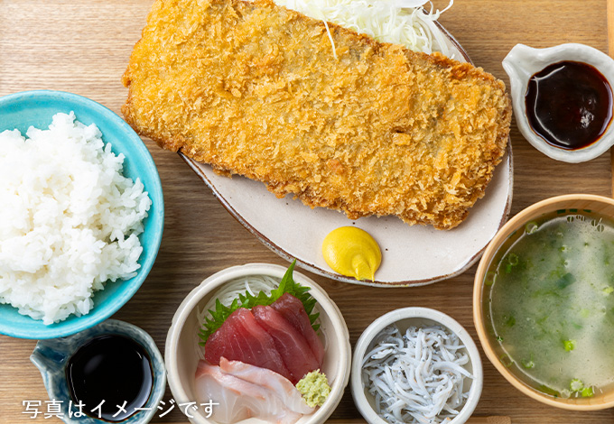 湘南しらすビックカツ定食〜ミニ刺身付き〜